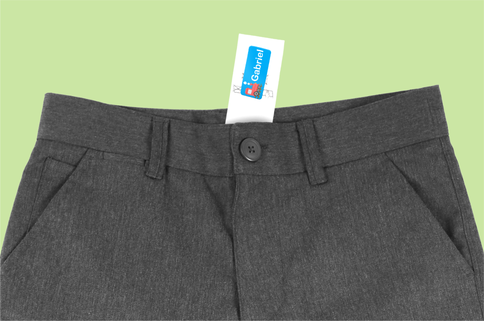 Etiqueta de nome aplicada numa peça de roupa